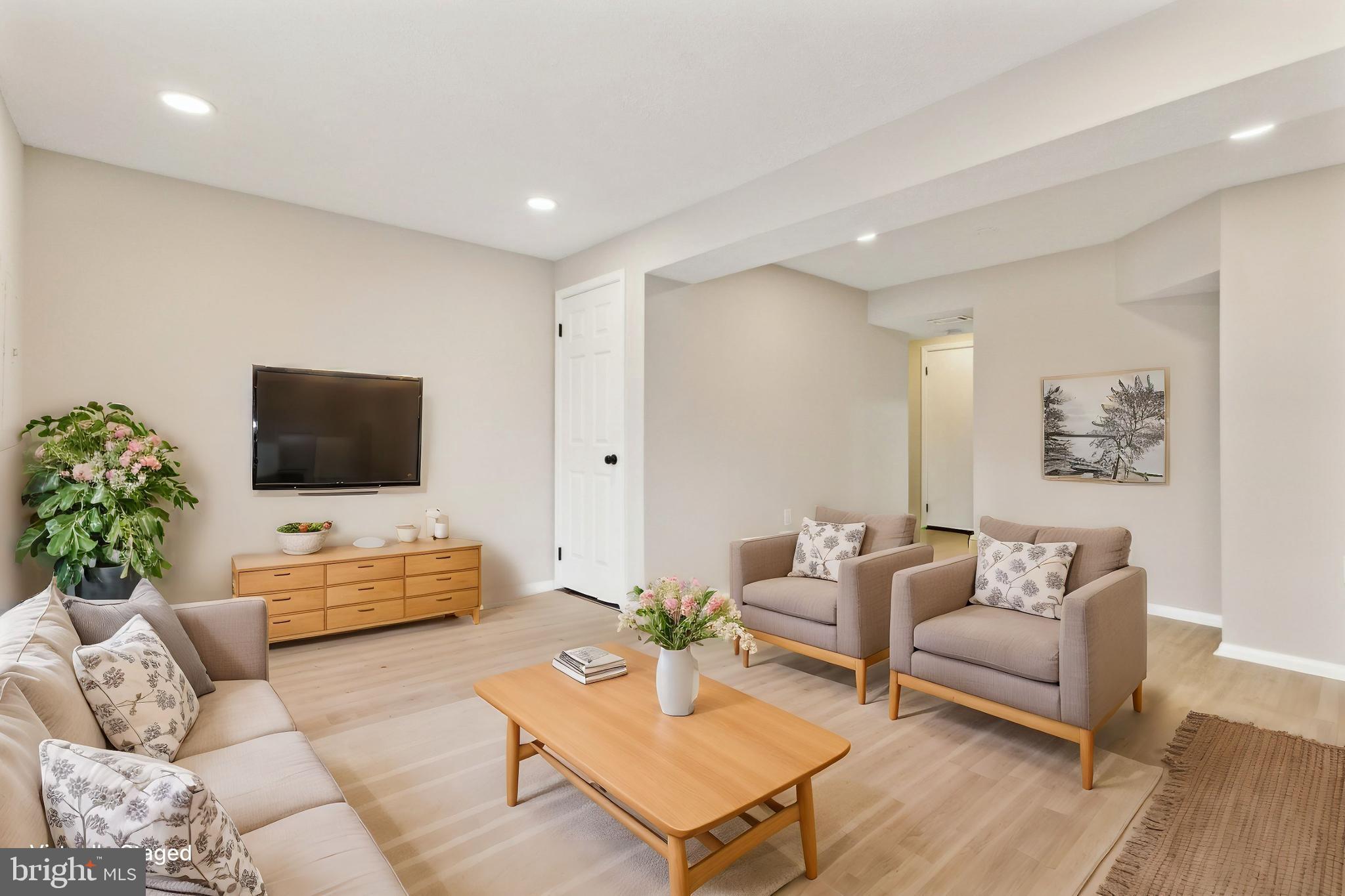 8270 Crestmont Cir