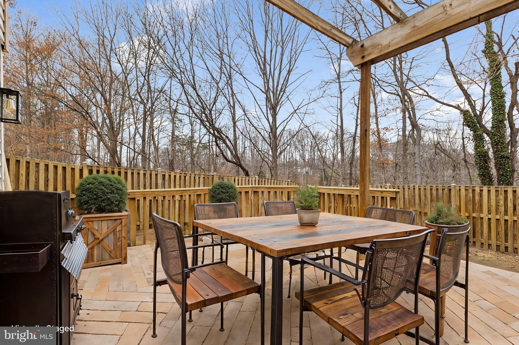 8270 Crestmont Cir