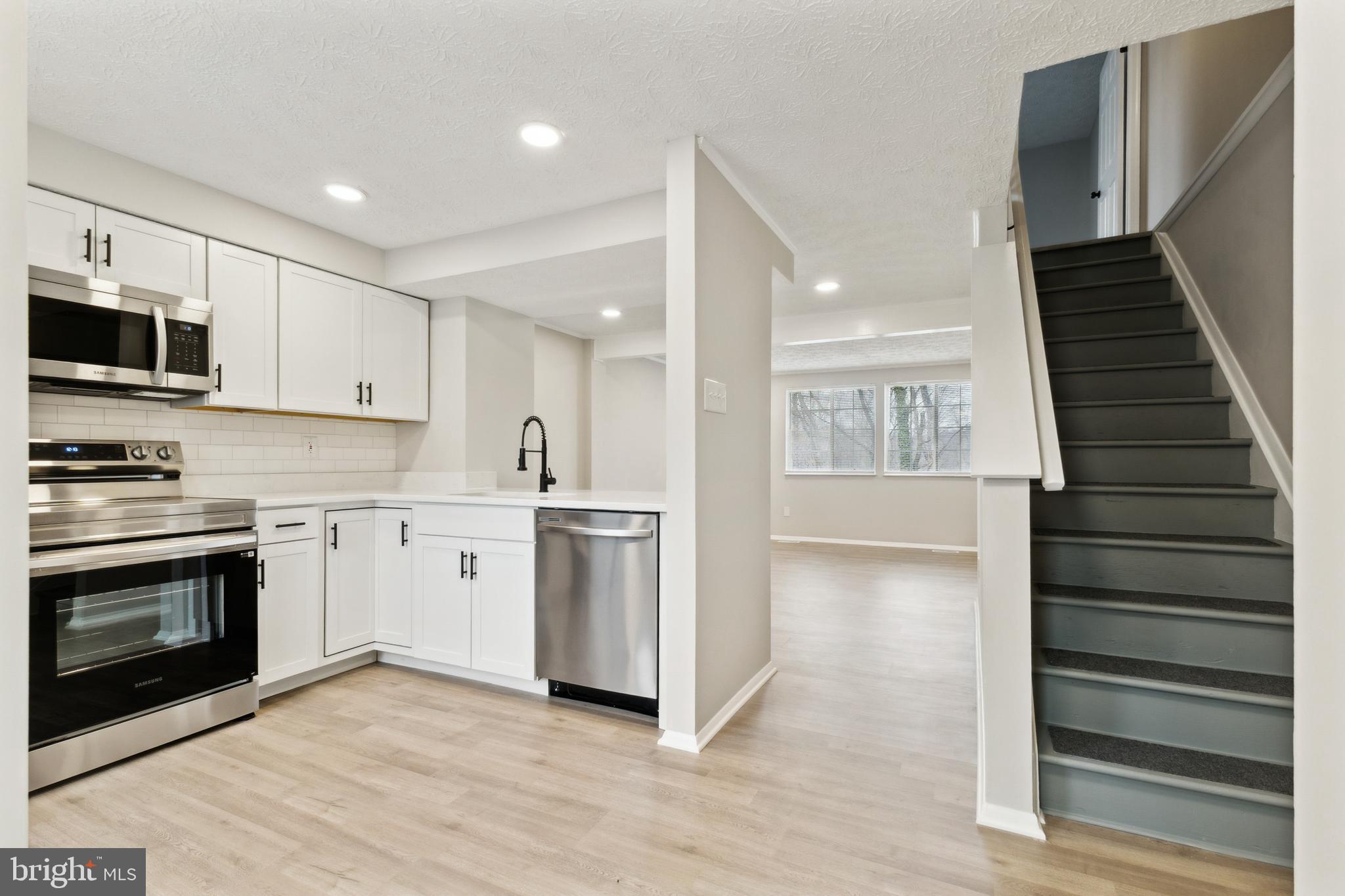 8270 Crestmont Cir