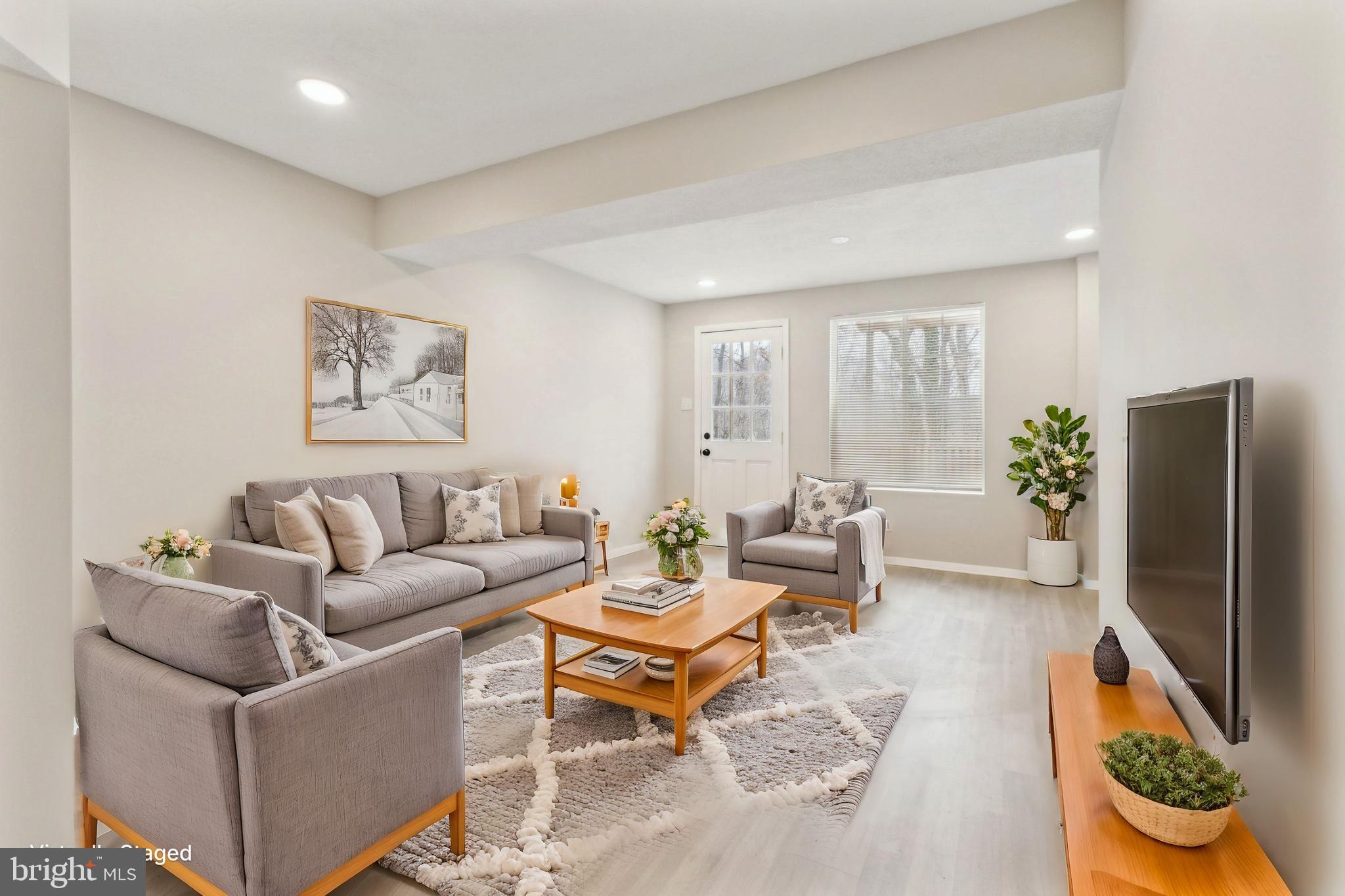 8270 Crestmont Cir