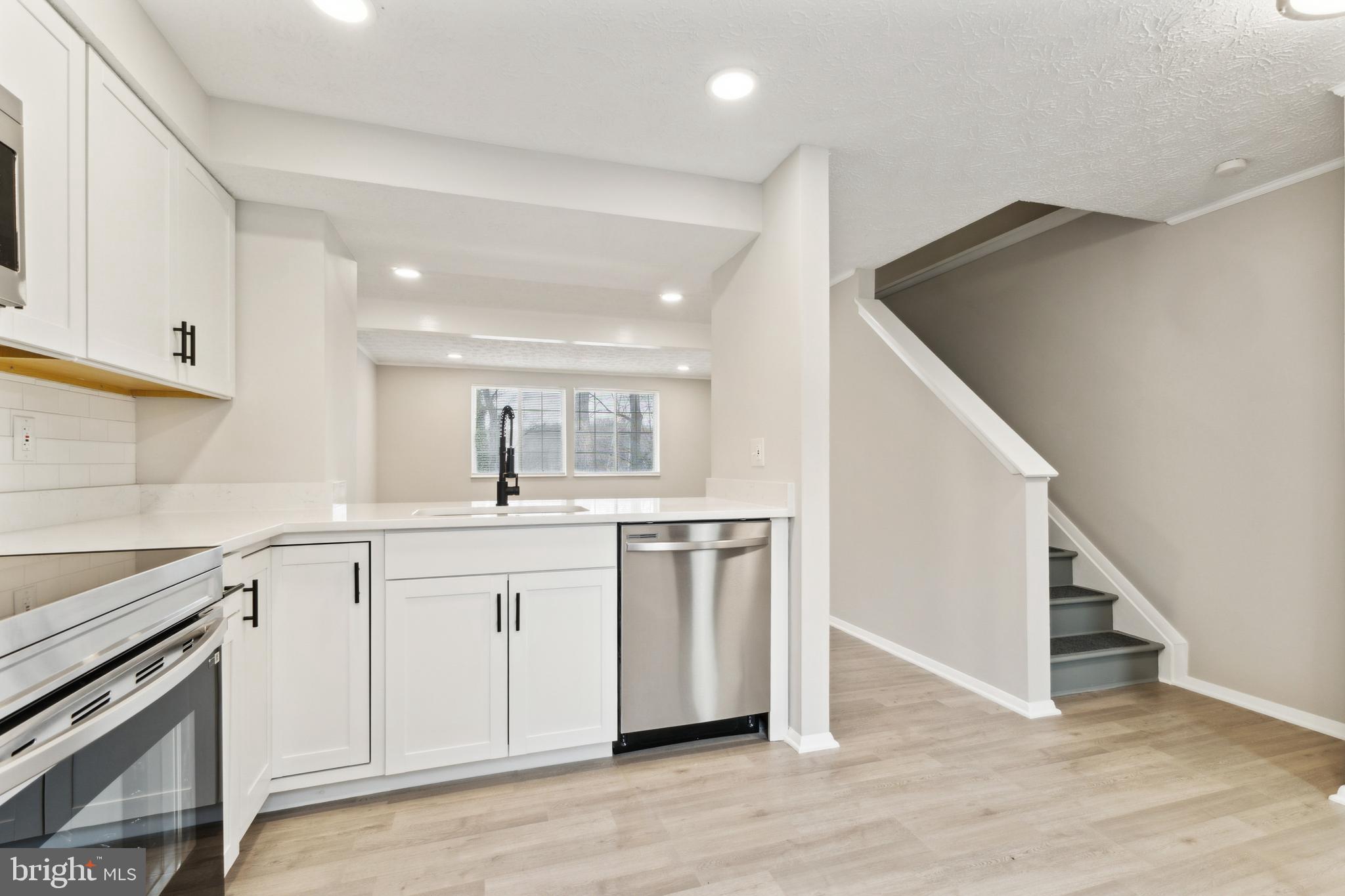 8270 Crestmont Cir