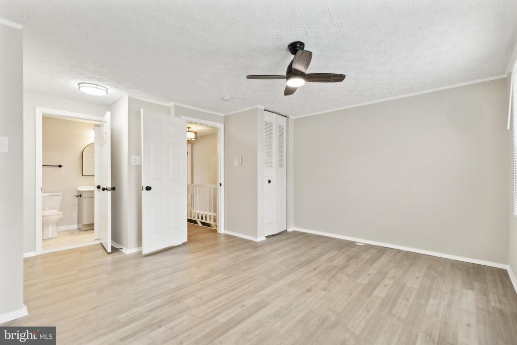 8270 Crestmont Cir