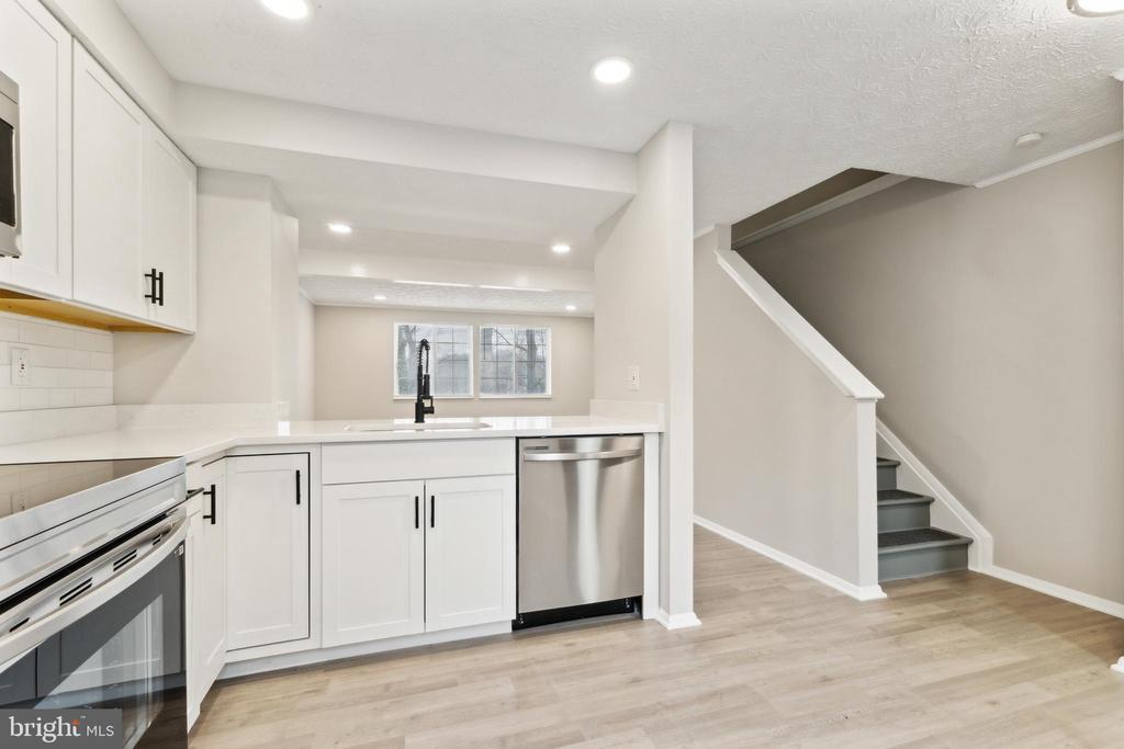 8270 Crestmont Cir