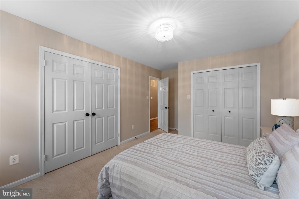 11943 Riders Ln