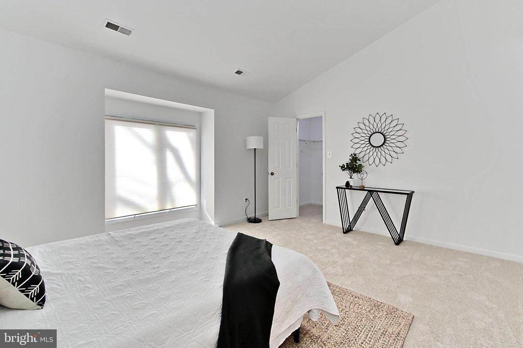 12517 N LAKE COURT