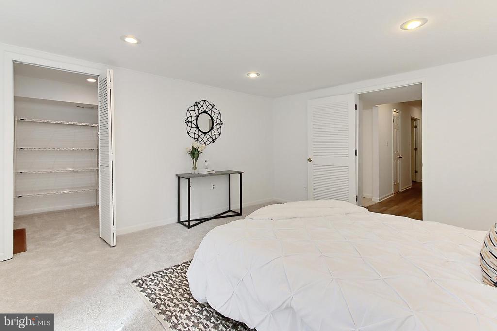 12517 N LAKE COURT