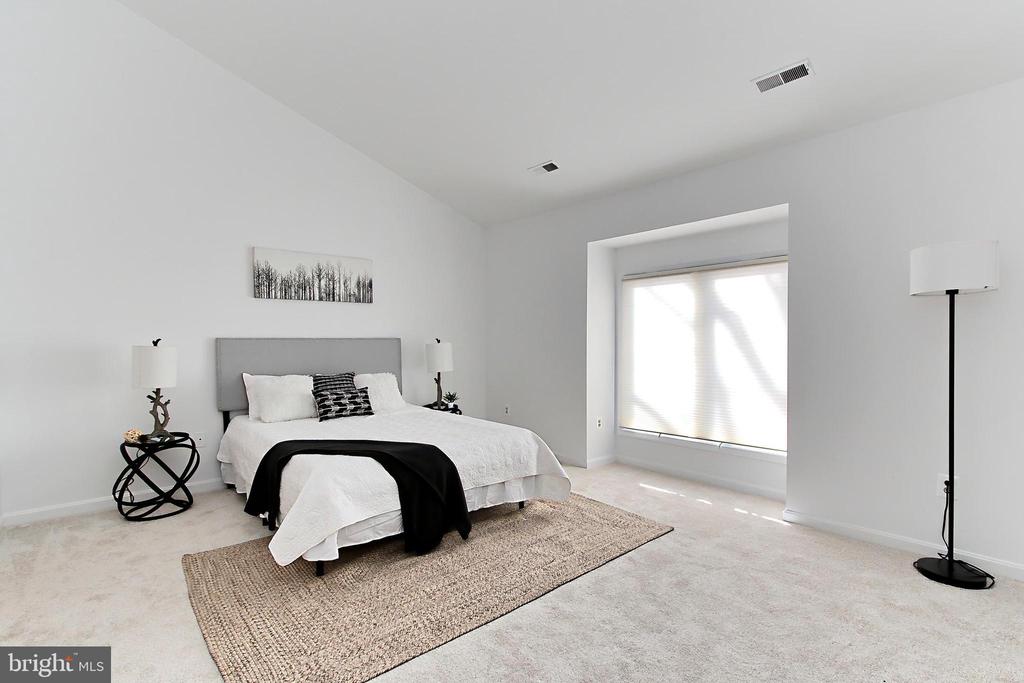 12517 N LAKE COURT