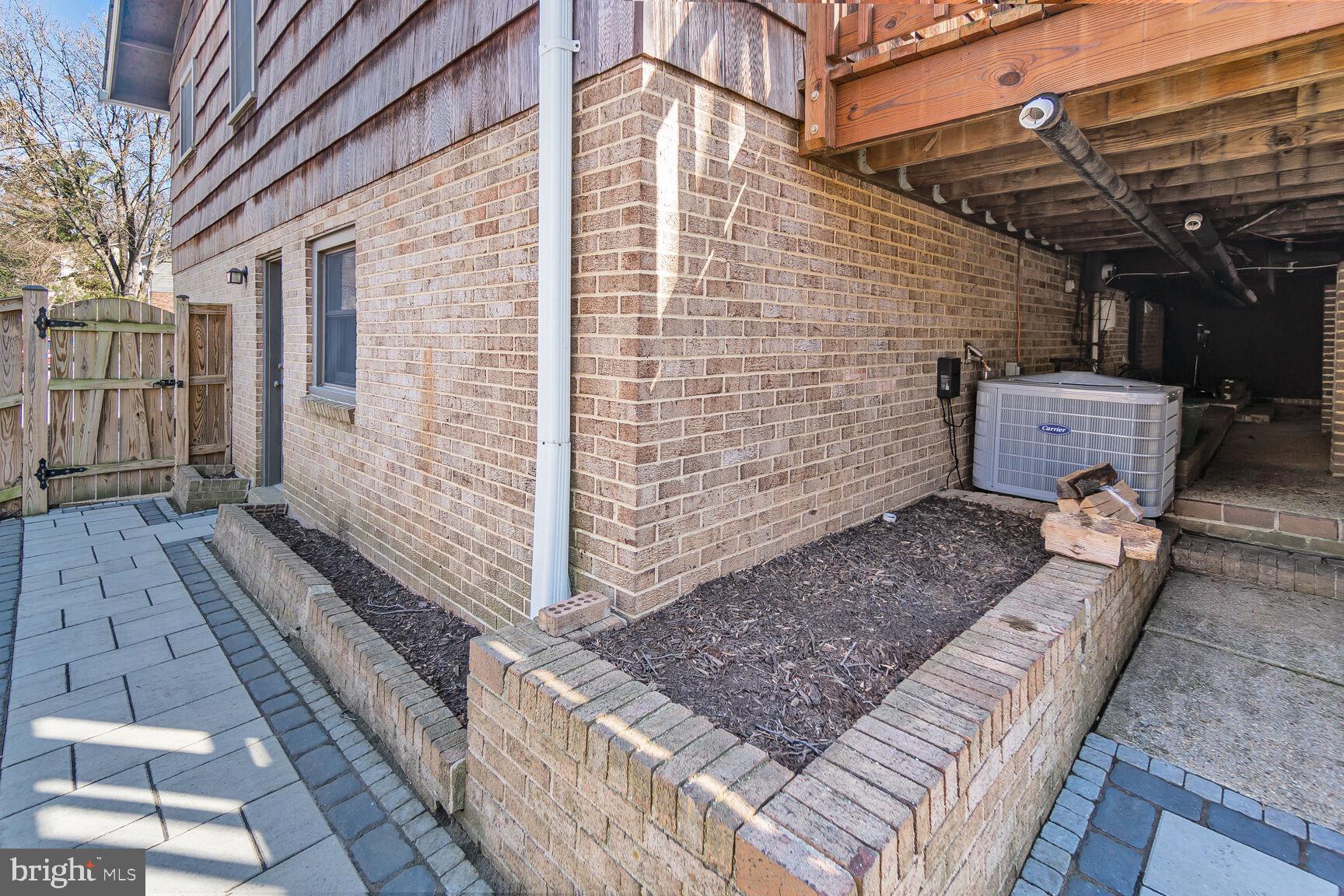 2010 POWHATAN STREET