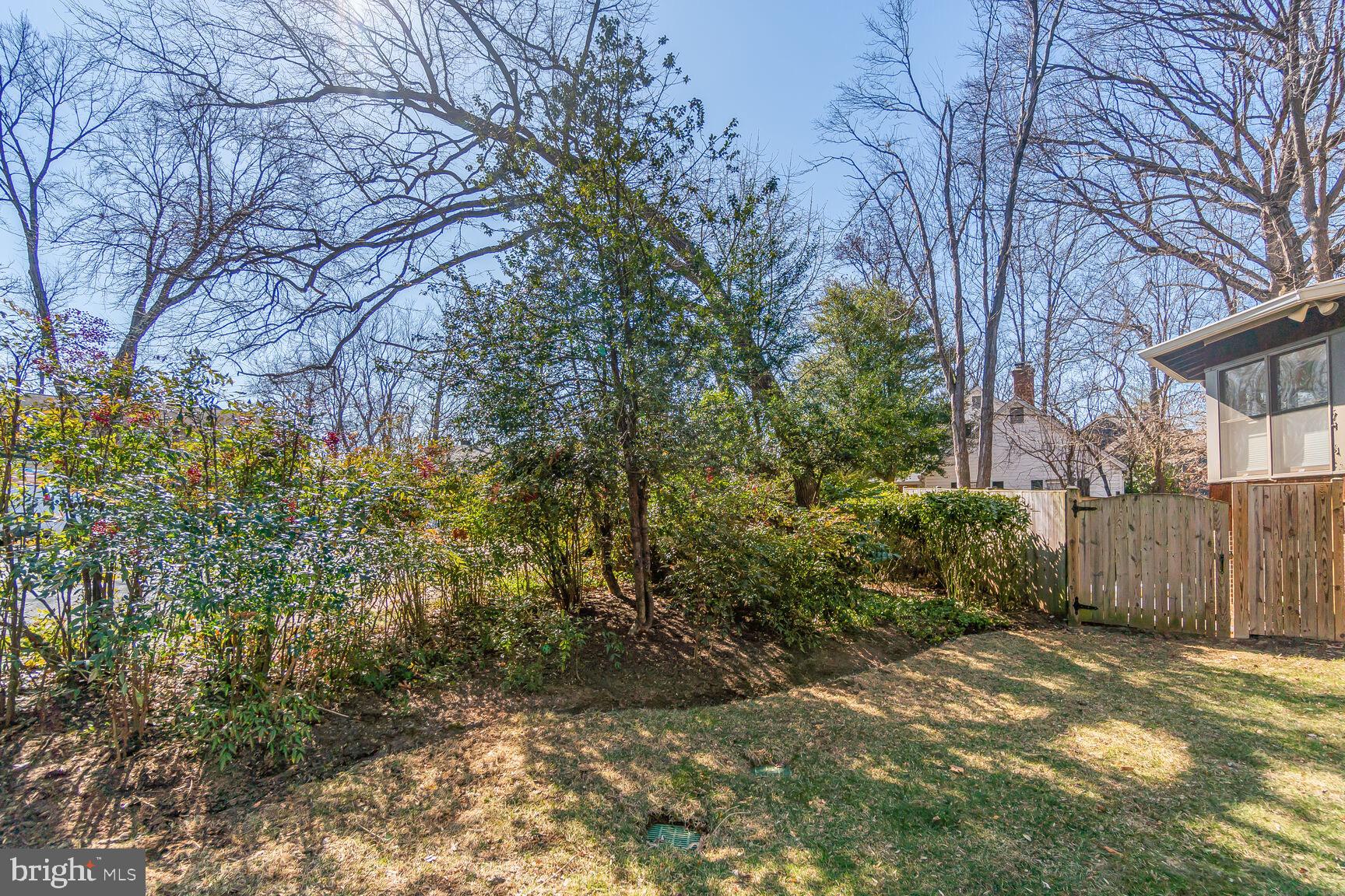 2010 POWHATAN STREET