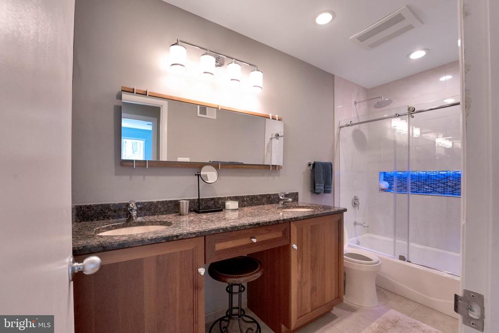 3214 Foxvale Dr