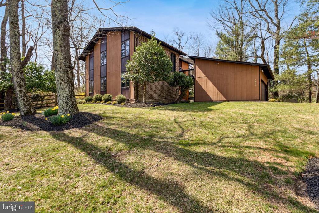 2700 Berryland Dr