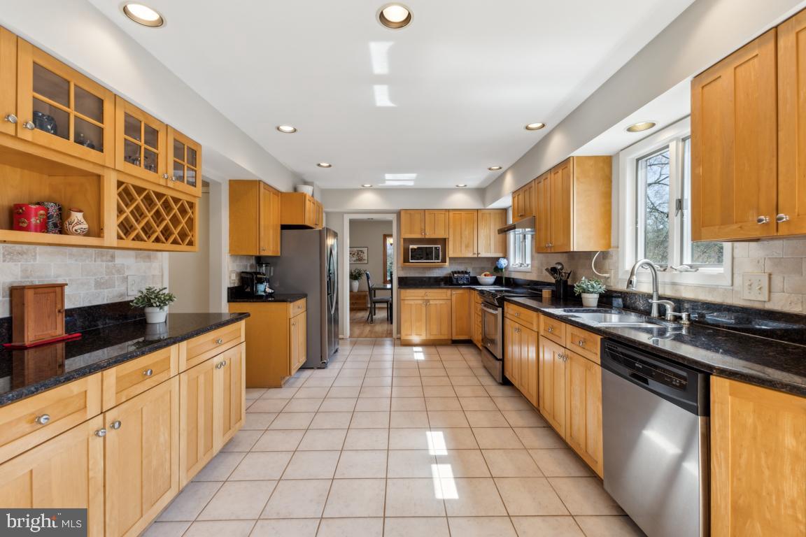 2700 Berryland Dr