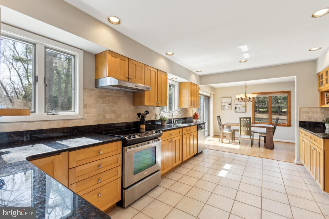 2700 Berryland Dr