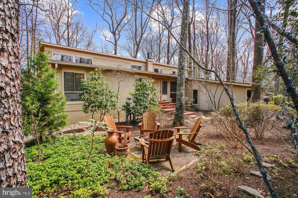 2105 Lirio Ct
