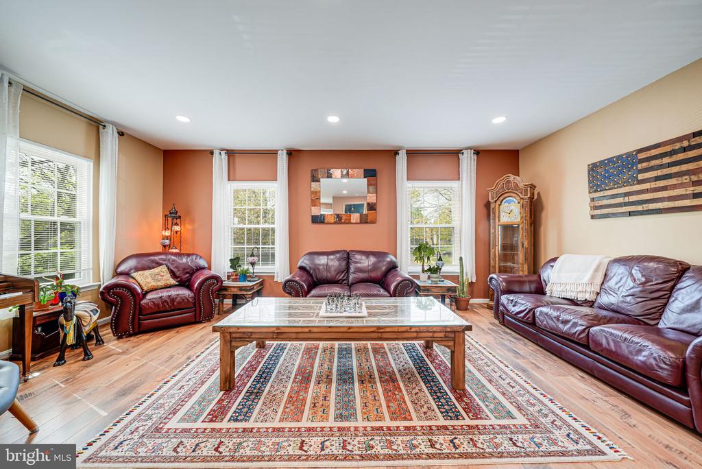 6151 Green Hollow Ct
