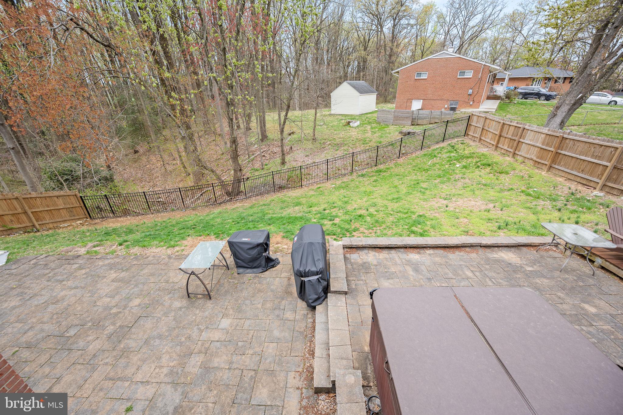 6811 Lois Dr