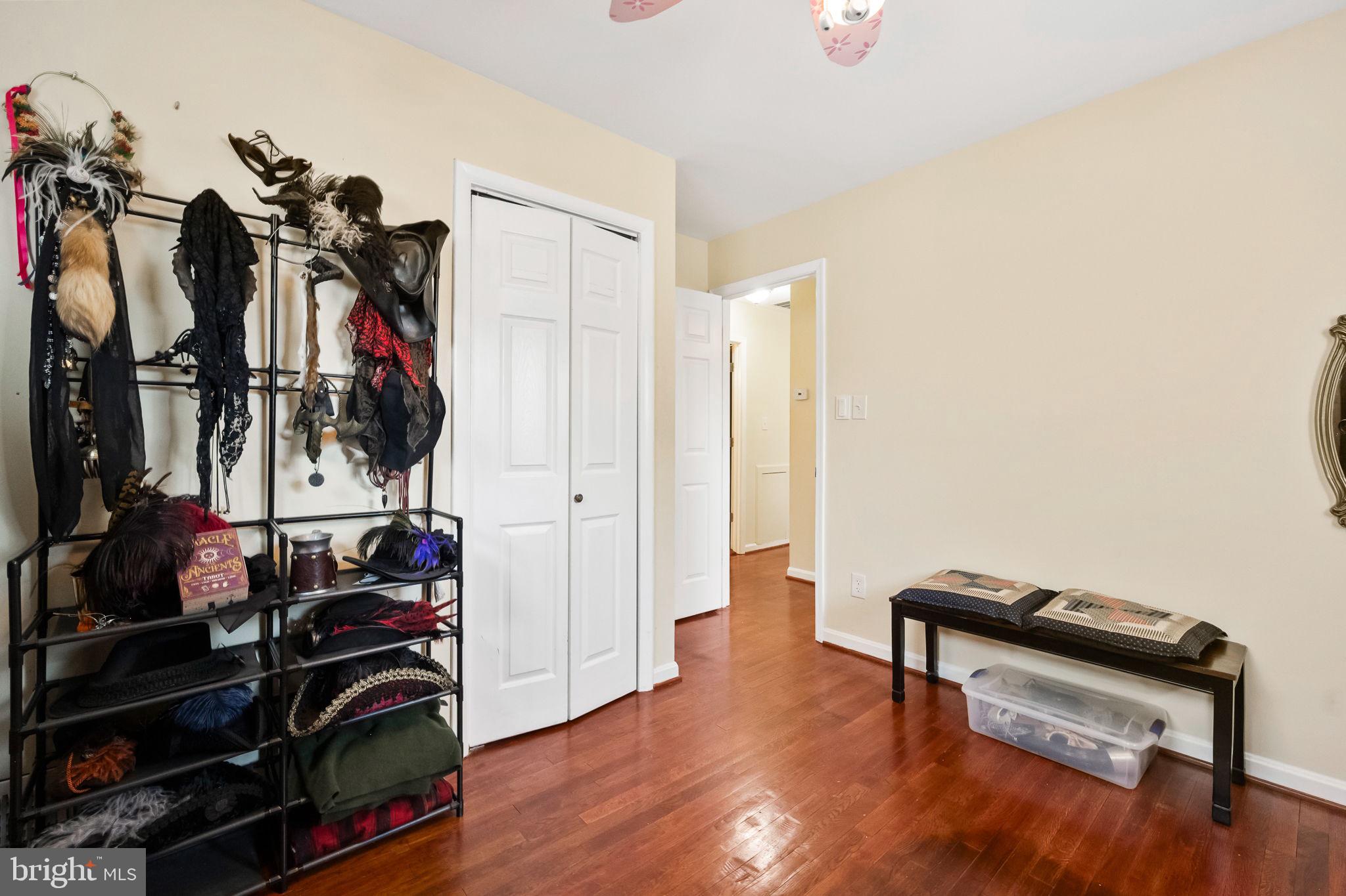 6811 Lois Dr