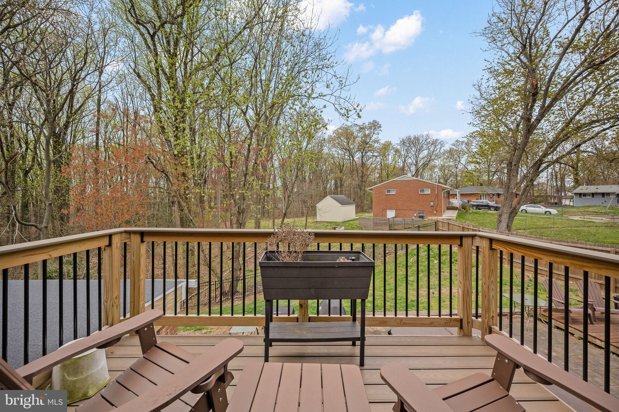 6811 Lois Dr