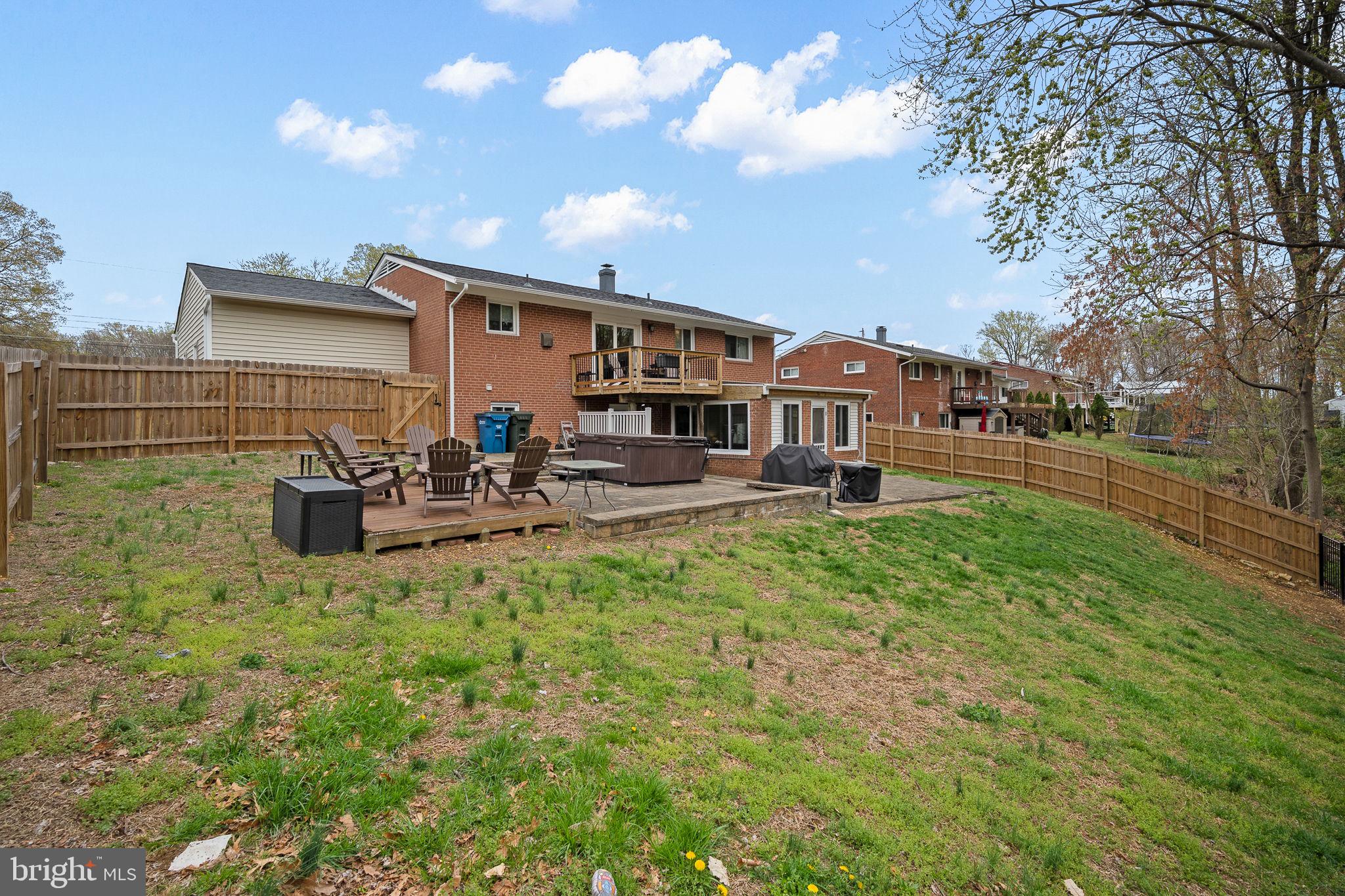 6811 Lois Dr