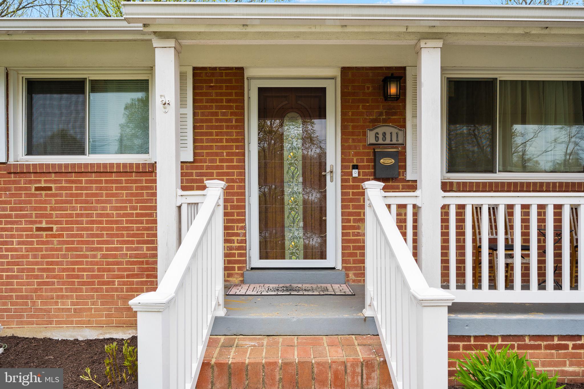 6811 Lois Dr