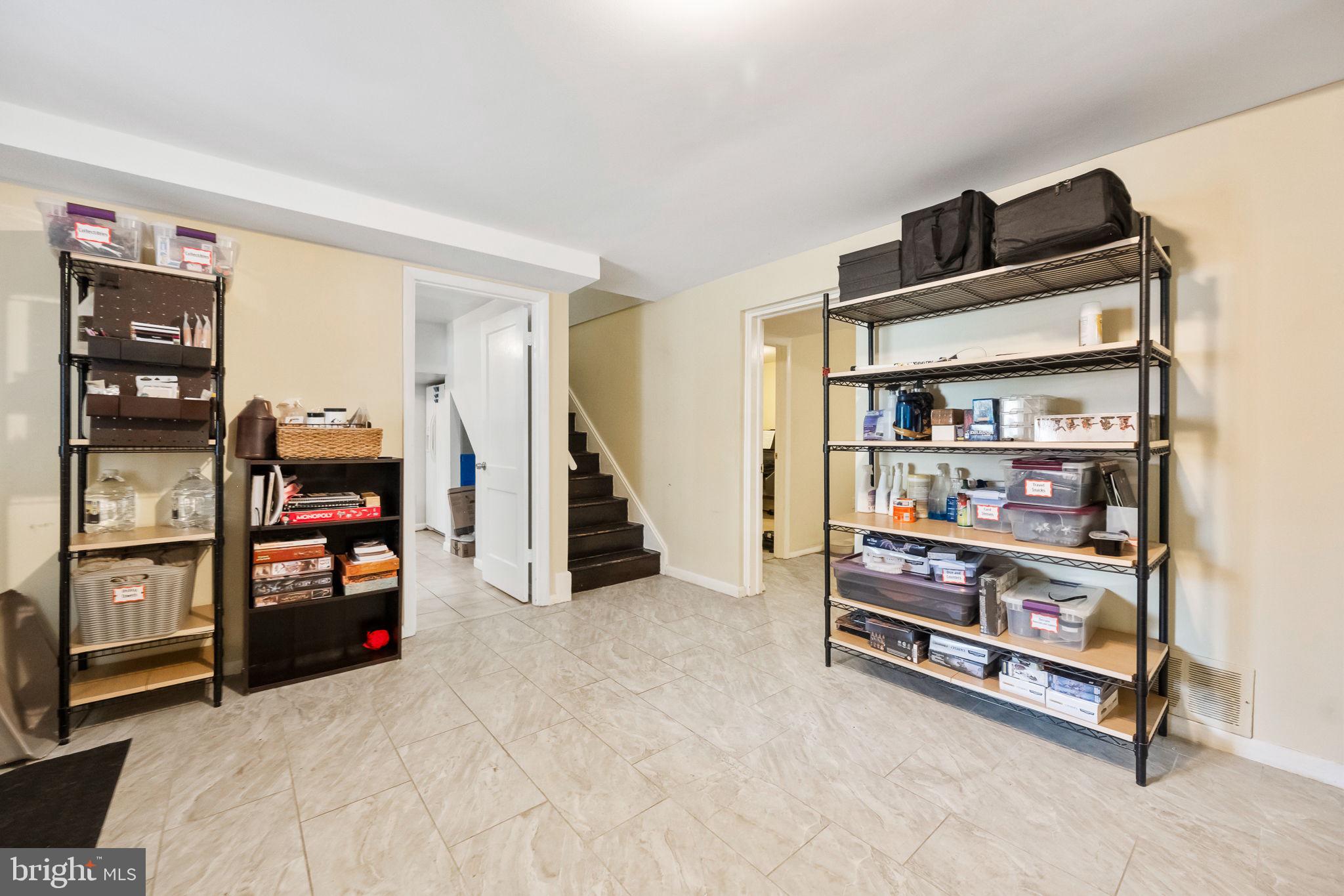 6811 Lois Dr