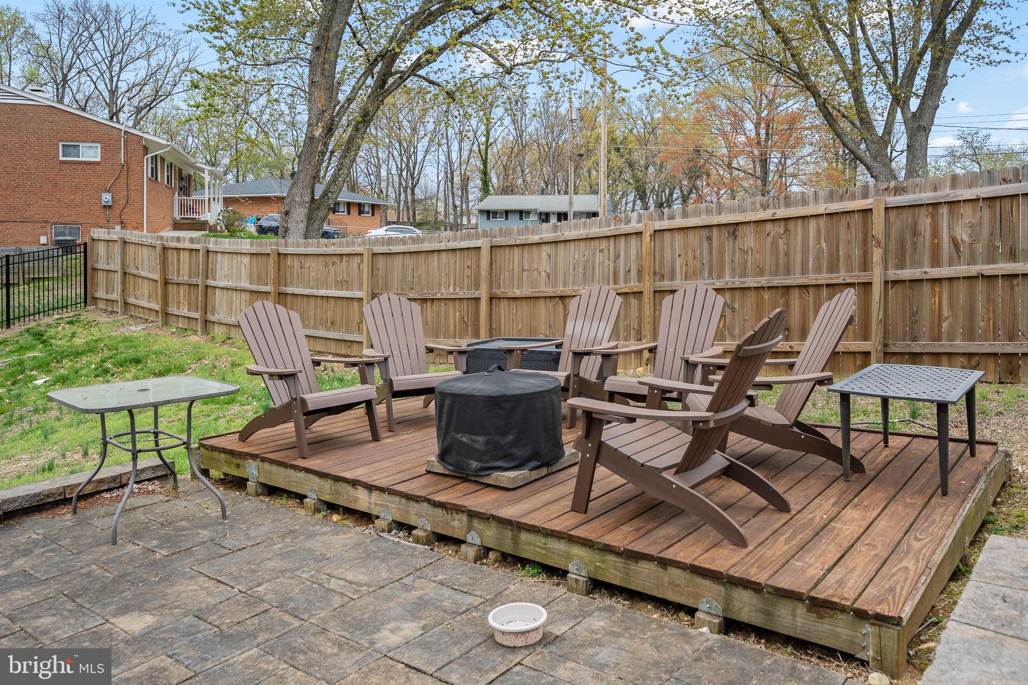 6811 Lois Dr