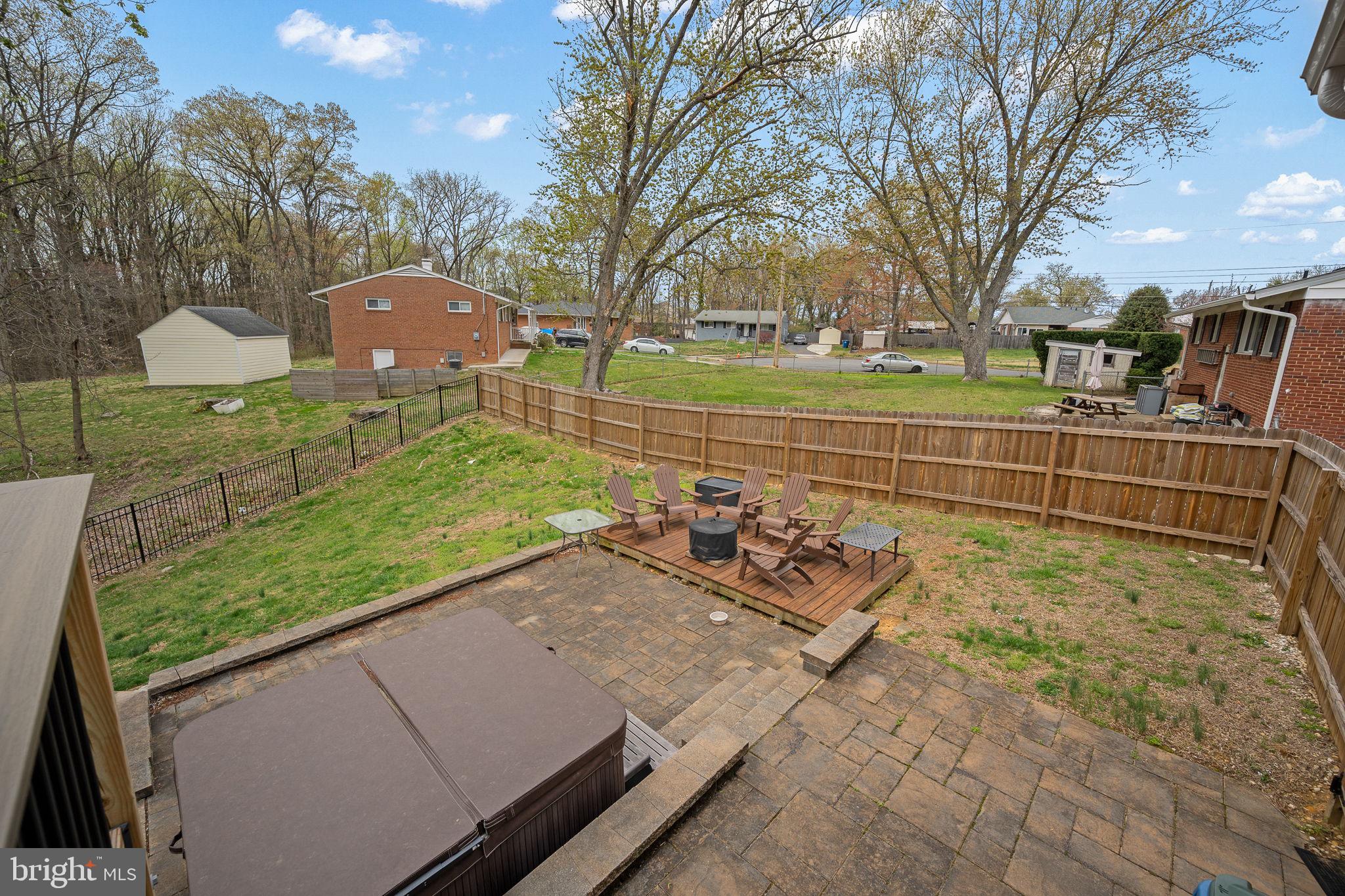 6811 Lois Dr