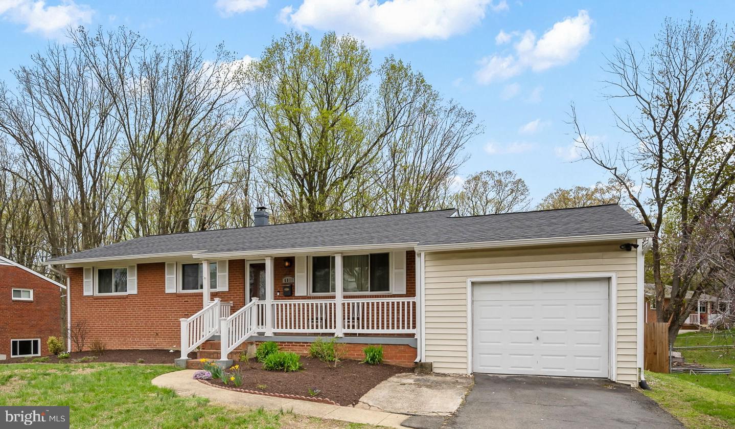 6811 Lois Dr