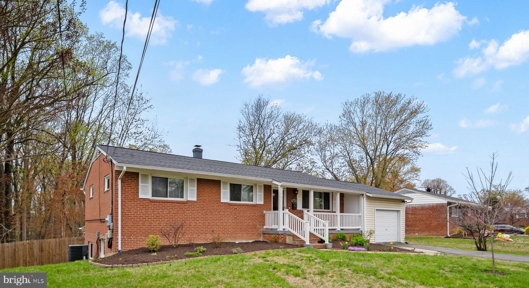 6811 Lois Dr