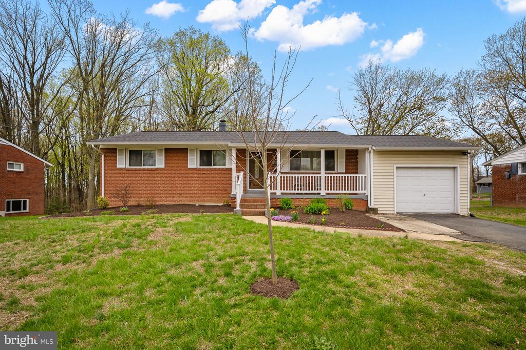 6811 Lois Dr