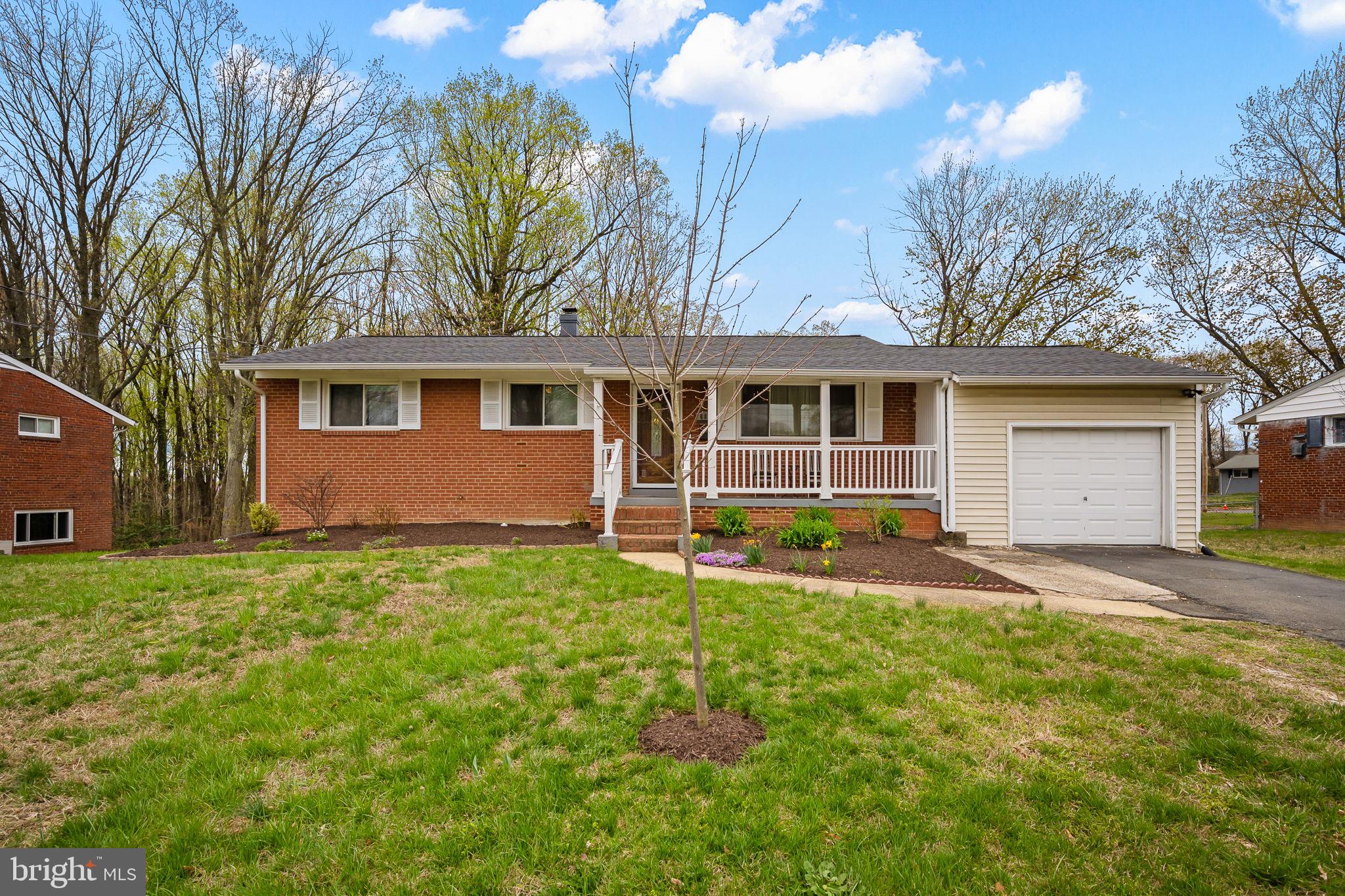 6811 Lois Dr