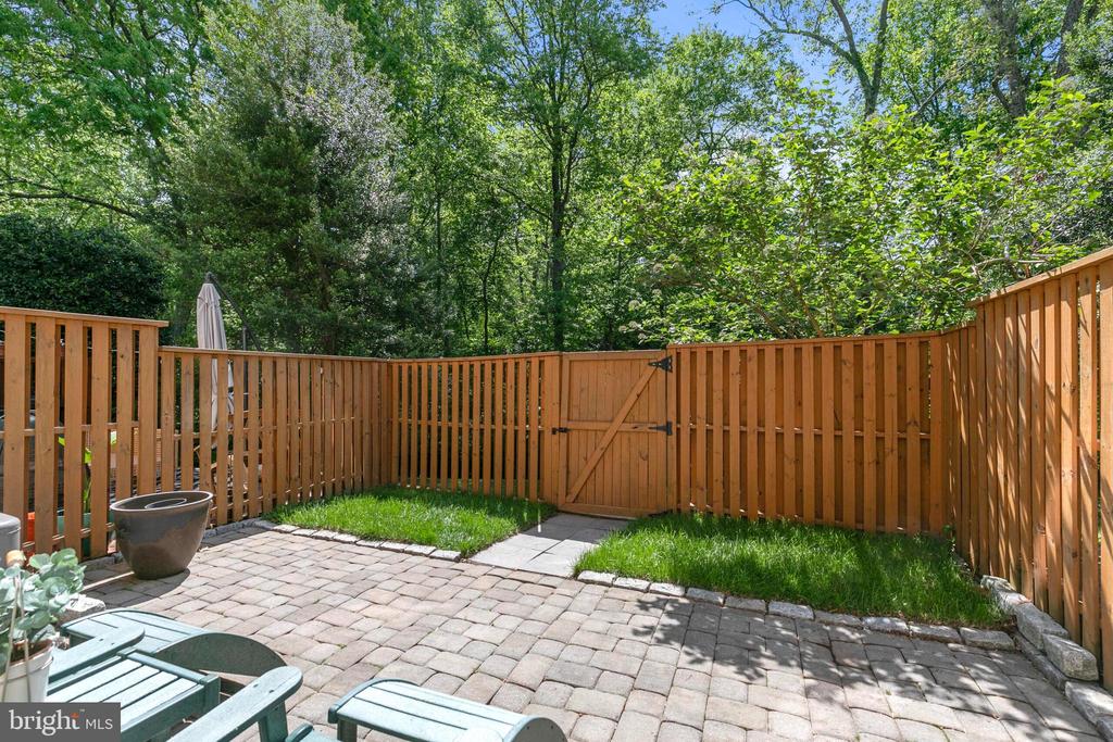 10945 HARPERS SQUARE COURT