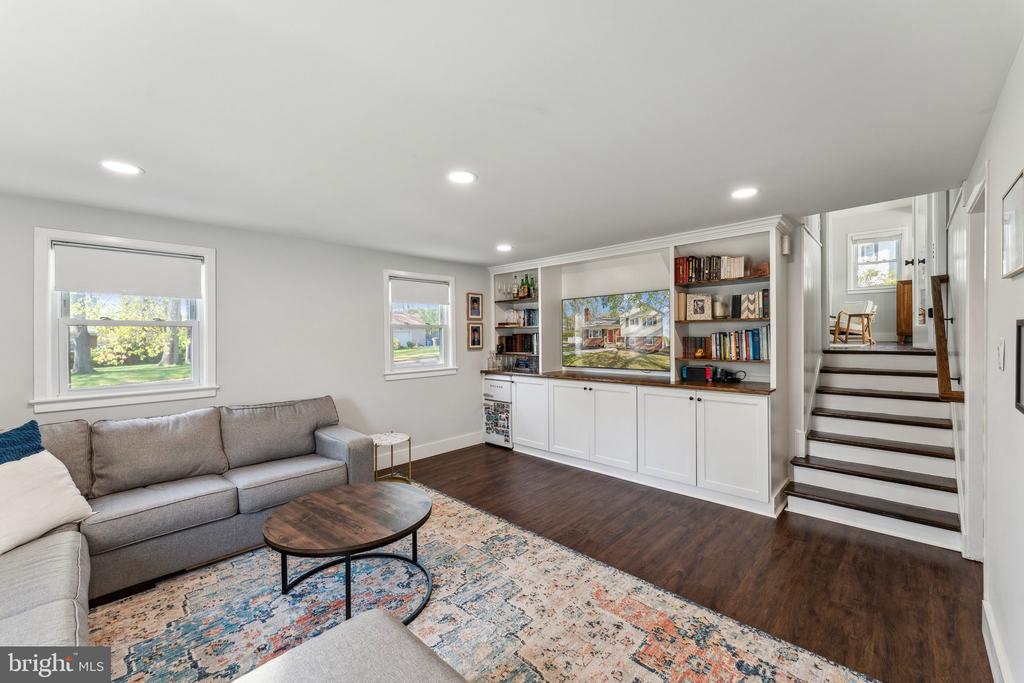 7919 ROSWELL DRIVE