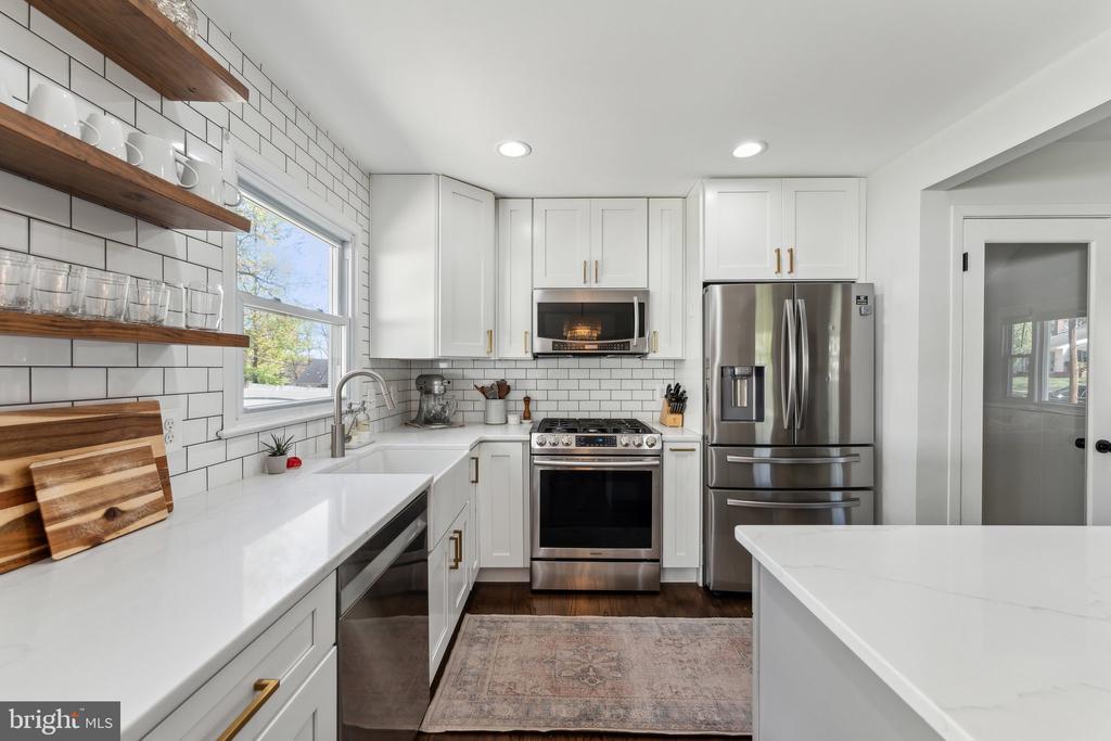 7919 ROSWELL DRIVE