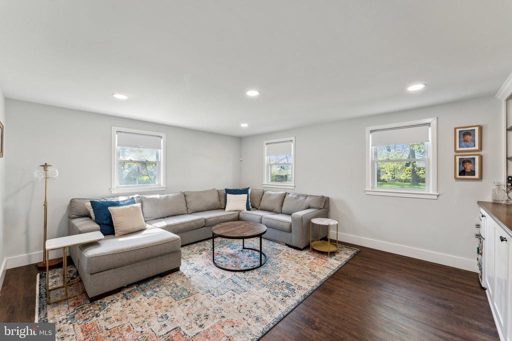 7919 ROSWELL DRIVE