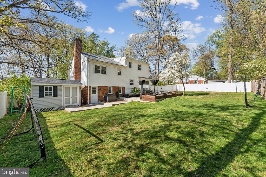 7919 ROSWELL DRIVE
