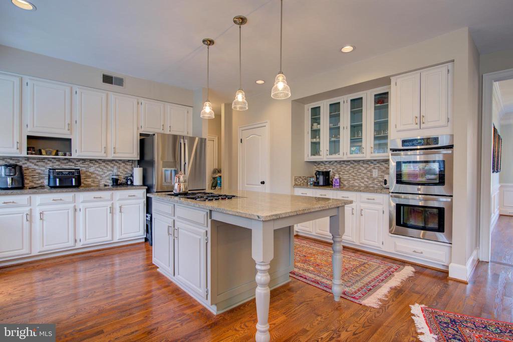 1270 NEW BEDFORD LN