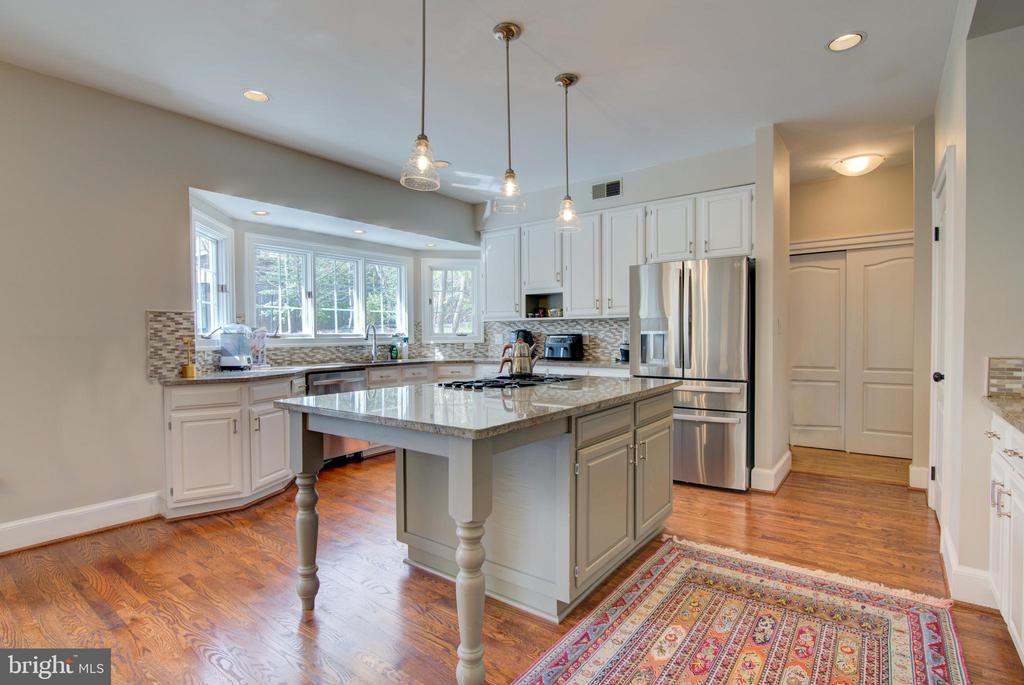 1270 NEW BEDFORD LN