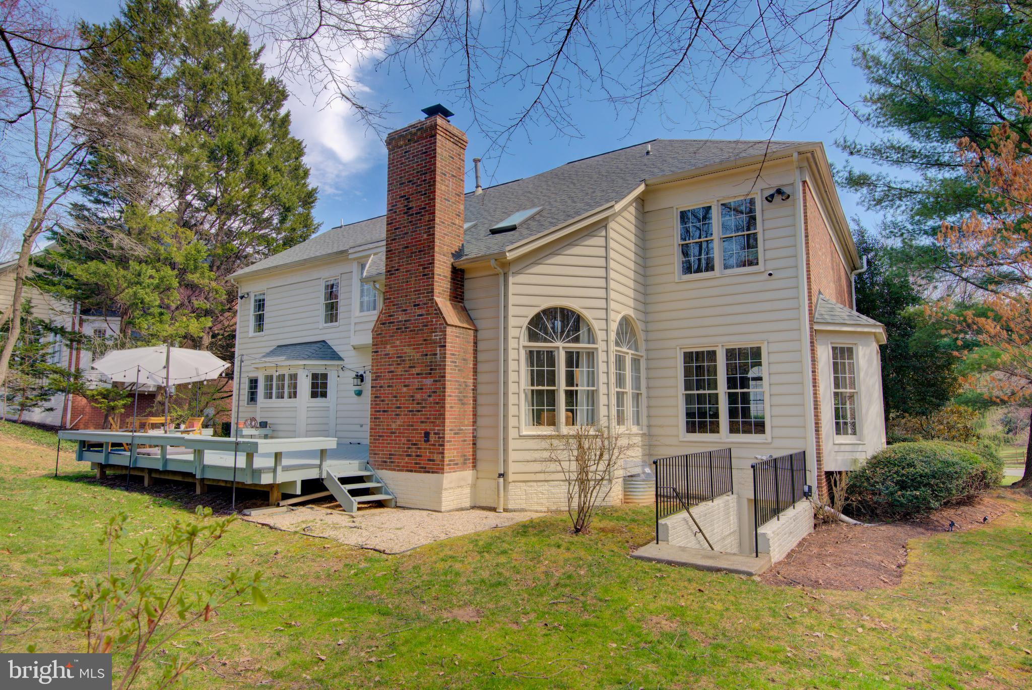 1270 NEW BEDFORD LN