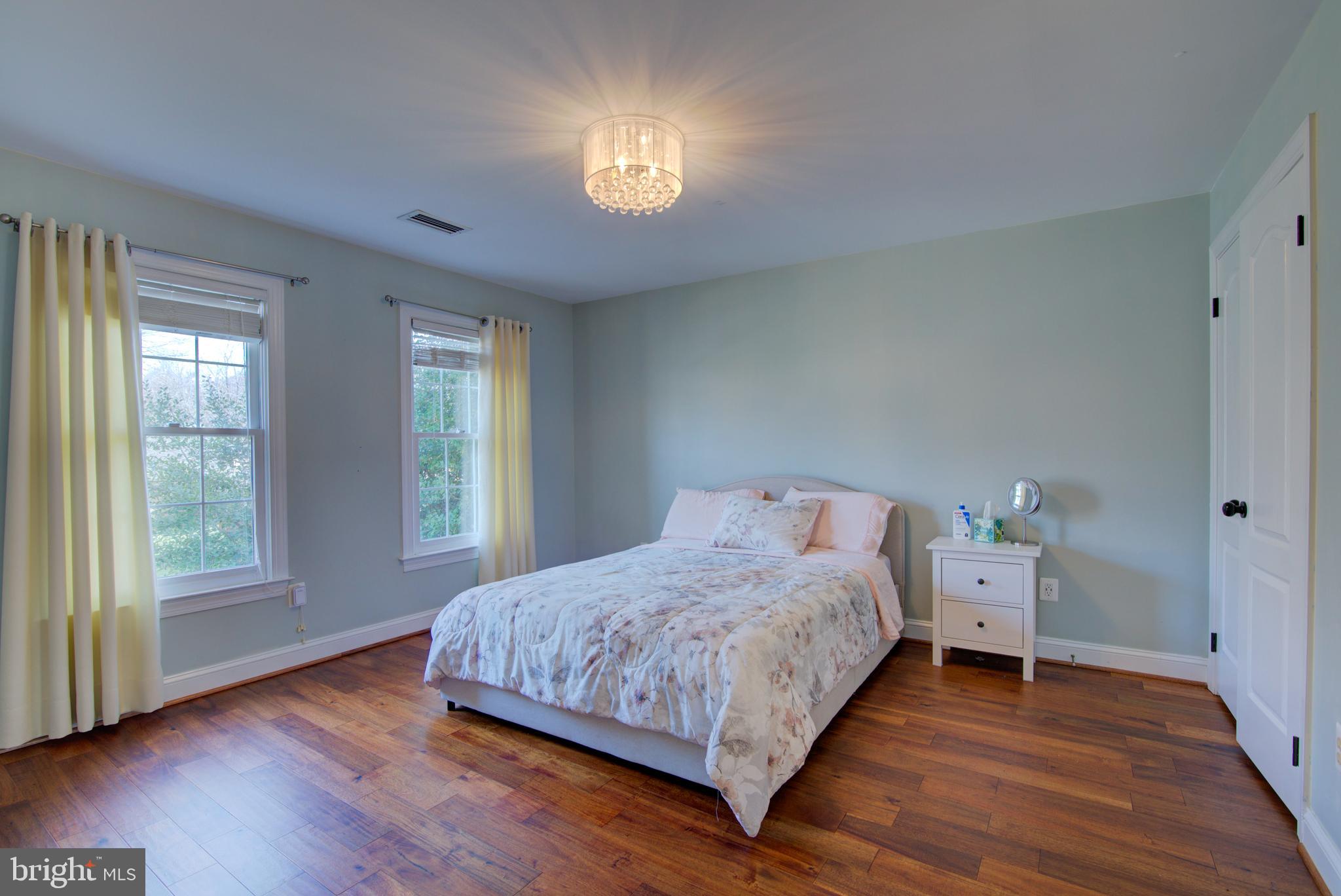 1270 NEW BEDFORD LN