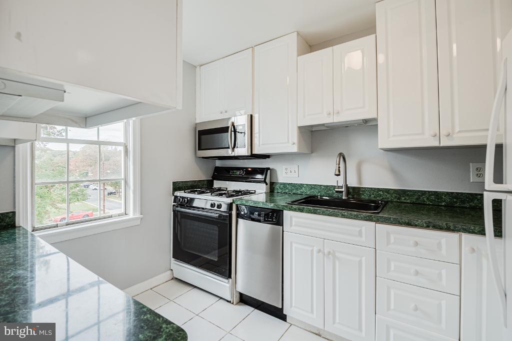 1306 BELLE VIEW #C1