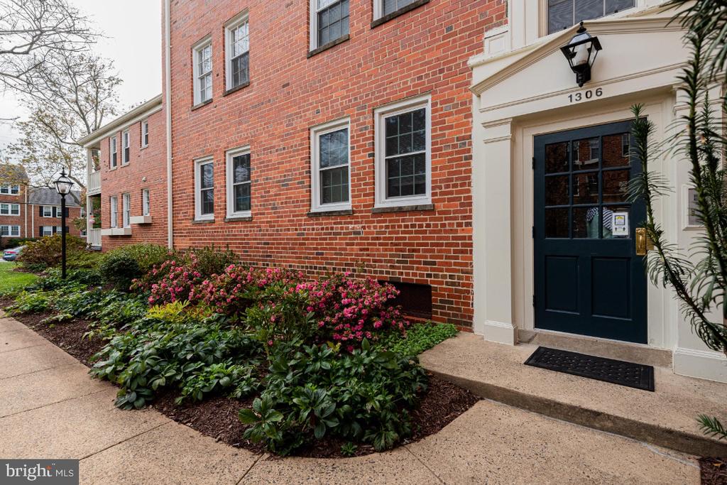 1306 BELLE VIEW #C1