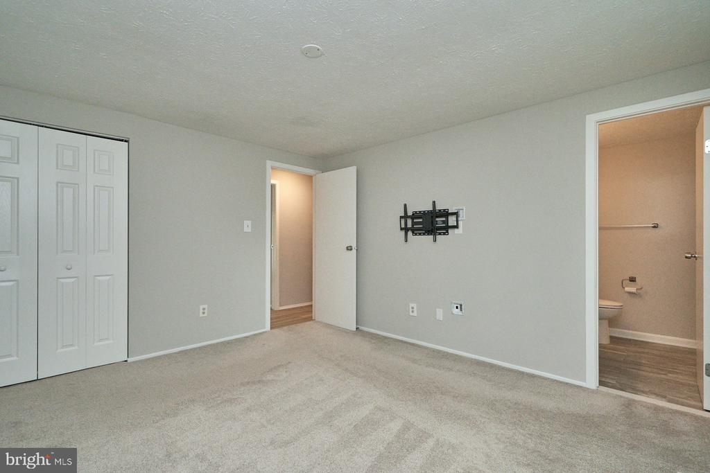 5717 Oak Apple Ct