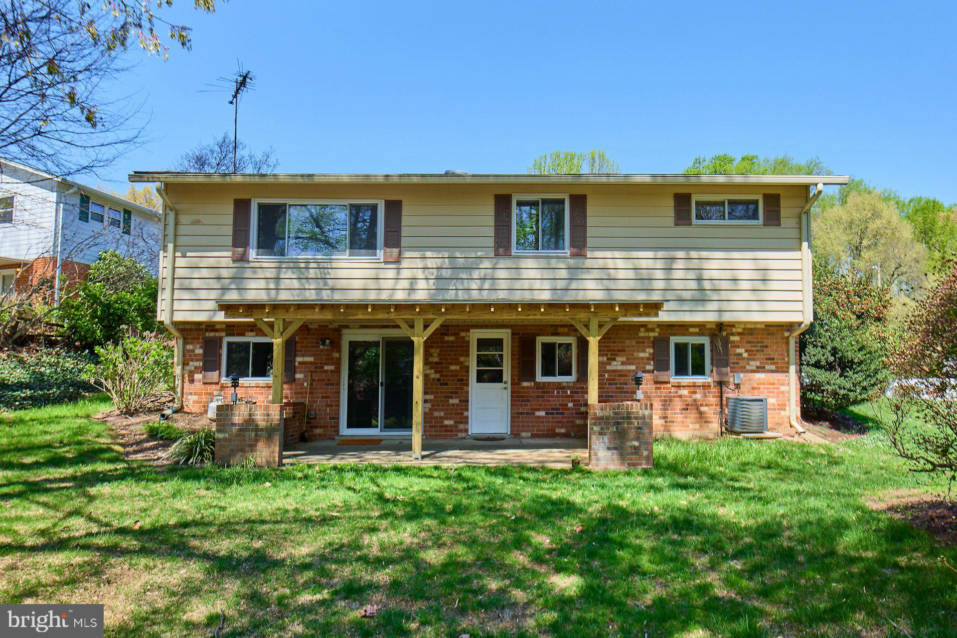 5010 Gainsborough Dr