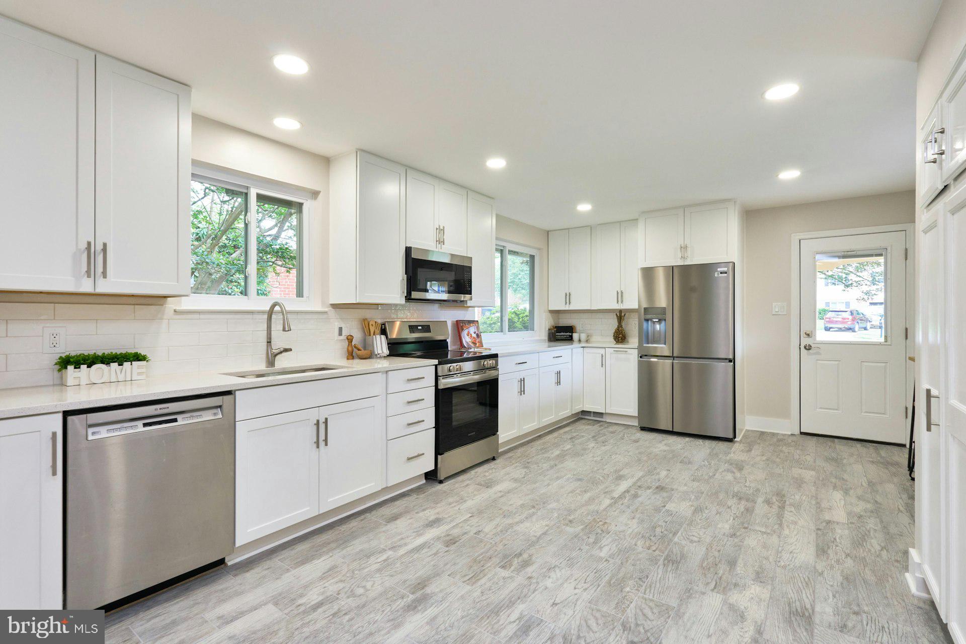 5010 Gainsborough Dr