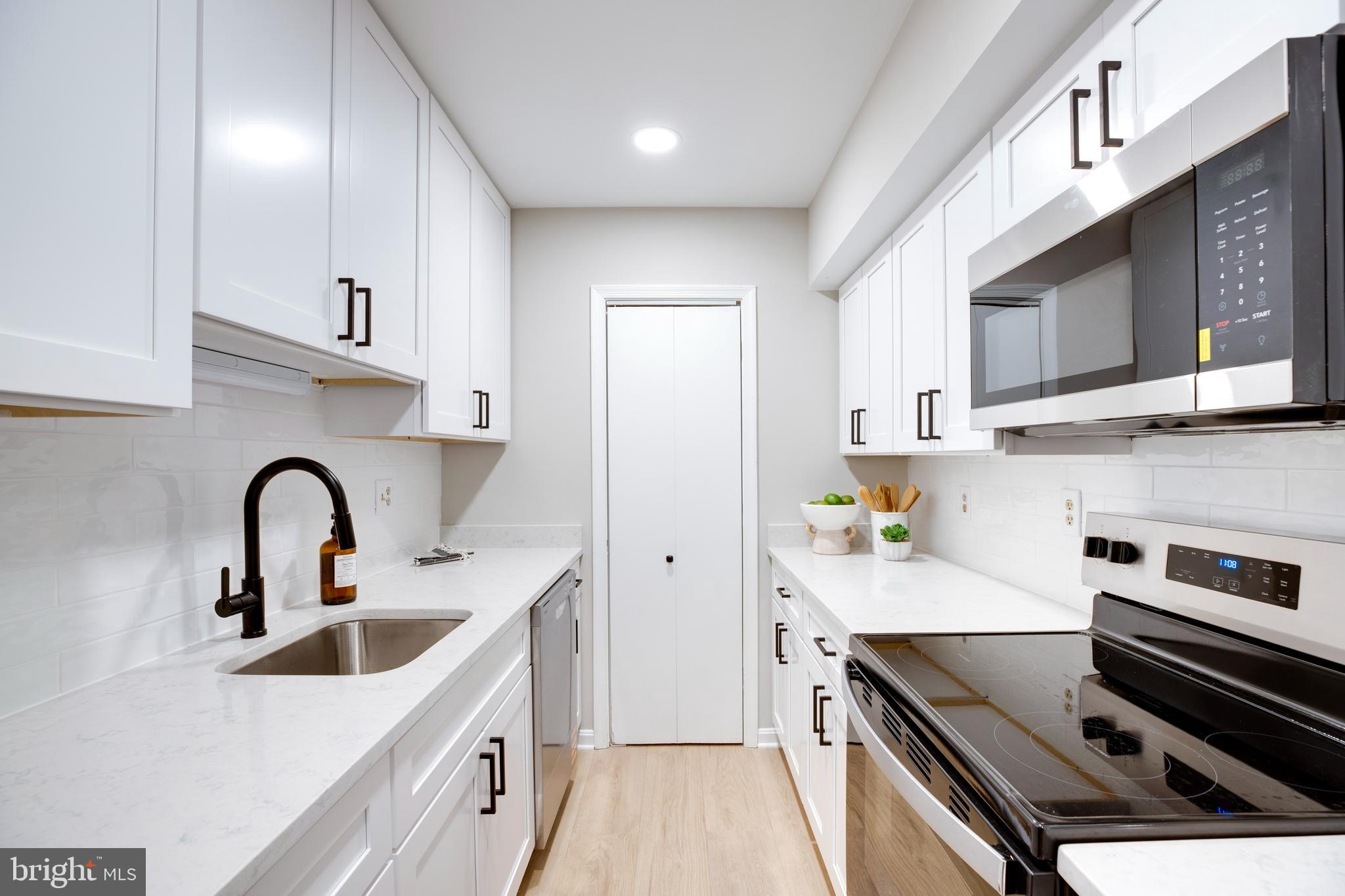 5901 KINGSFORD ROAD F 440