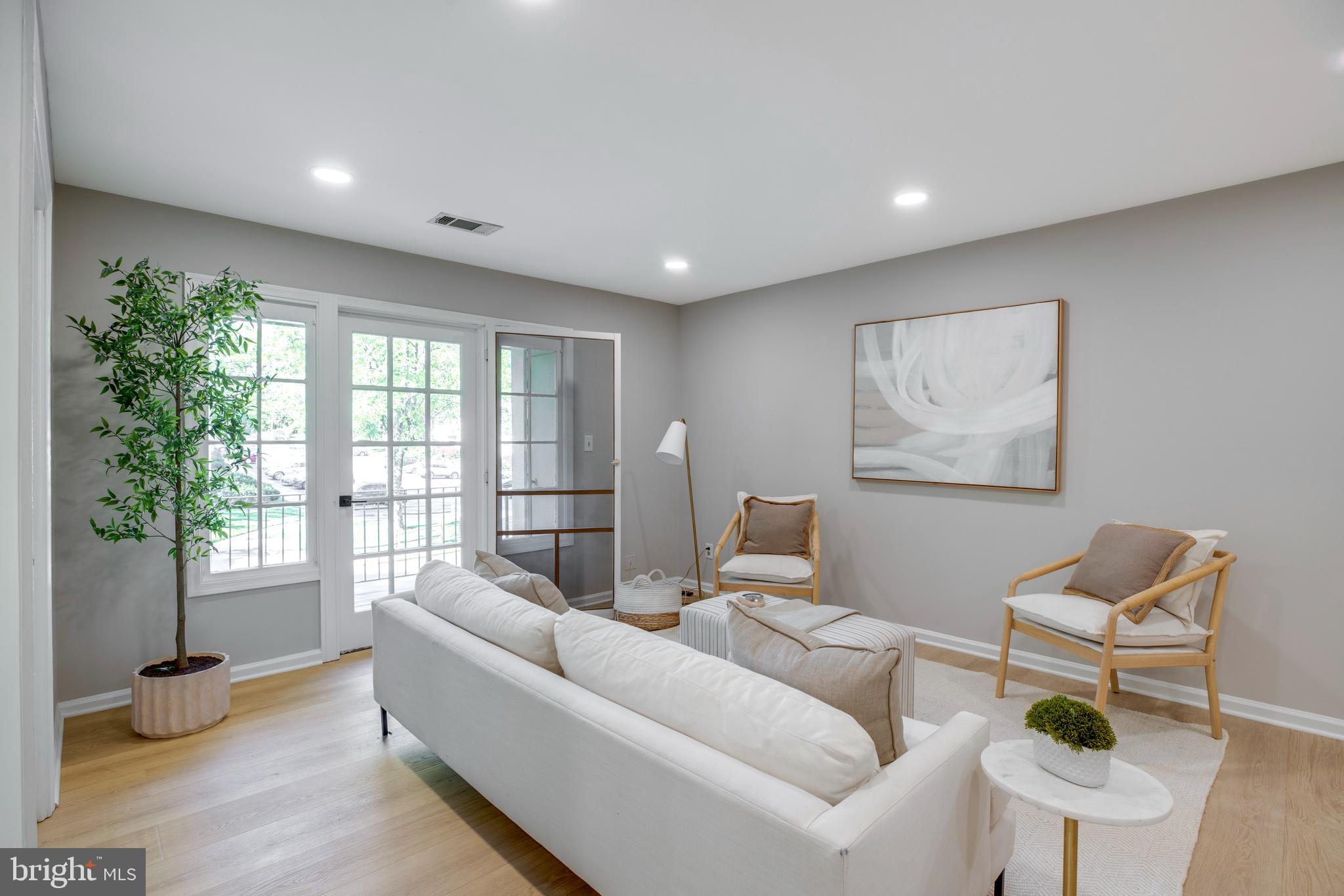 5901 KINGSFORD ROAD F 440