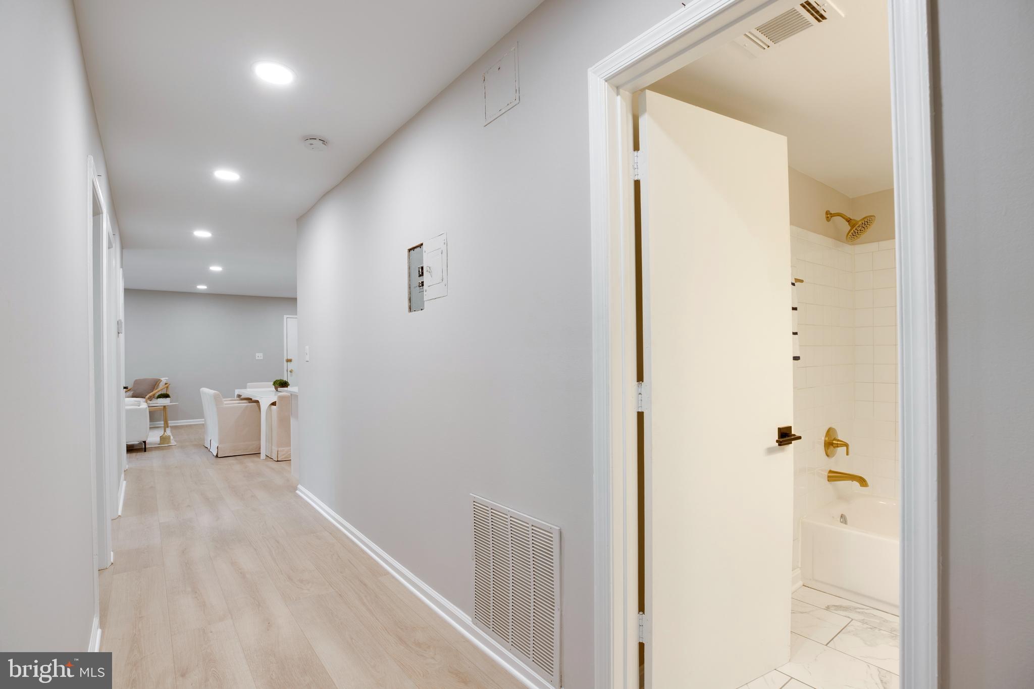 5901 KINGSFORD ROAD F 440