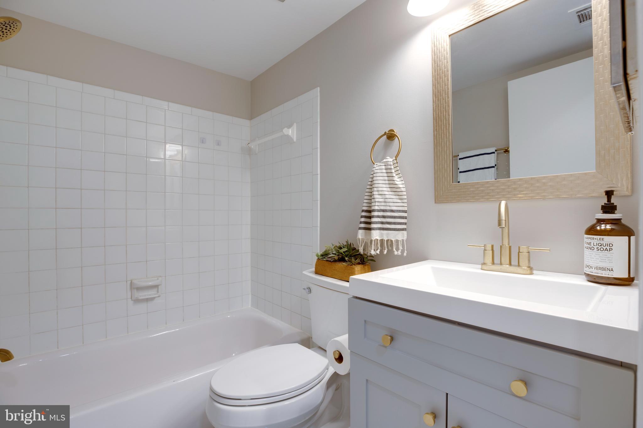 5901 KINGSFORD ROAD F 440