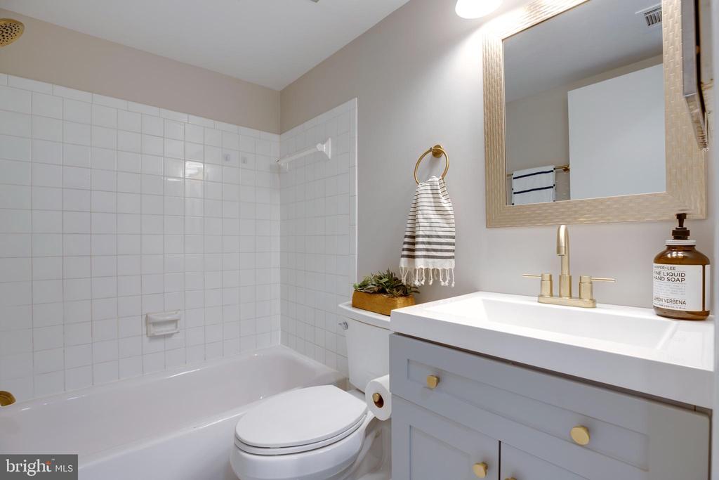 5901 KINGSFORD ROAD F 440
